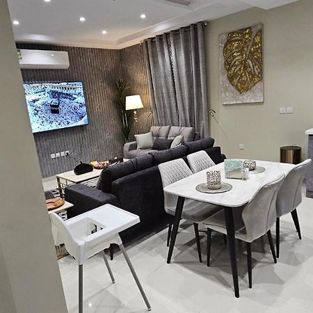 الشقق الفاخرة Modern Apartments Of 3 Bedrooms 5 Minutes To Haram マディーナ エクステリア 写真