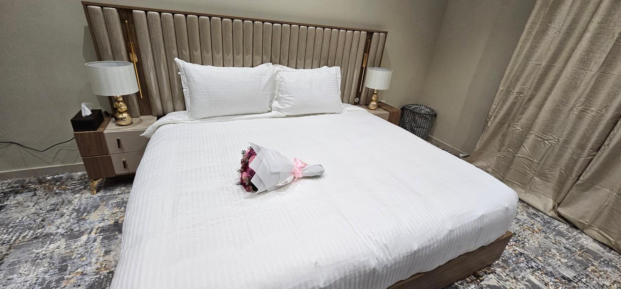 الشقق الفاخرة Modern Apartments Of 3 Bedrooms 5 Minutes To Haram マディーナ エクステリア 写真