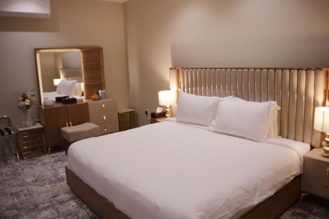 الشقق الفاخرة Modern Apartments Of 3 Bedrooms 5 Minutes To Haram マディーナ エクステリア 写真