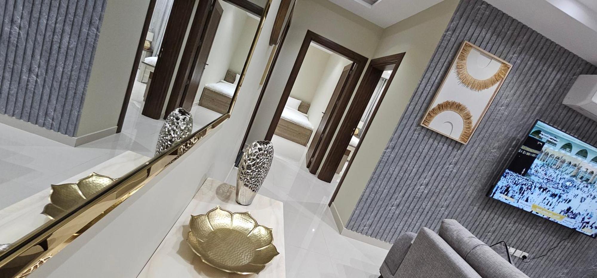 الشقق الفاخرة Modern Apartments Of 3 Bedrooms 5 Minutes To Haram マディーナ エクステリア 写真