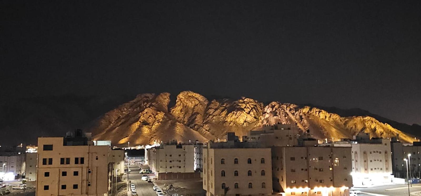 الشقق الفاخرة Modern Apartments Of 3 Bedrooms 5 Minutes To Haram マディーナ エクステリア 写真