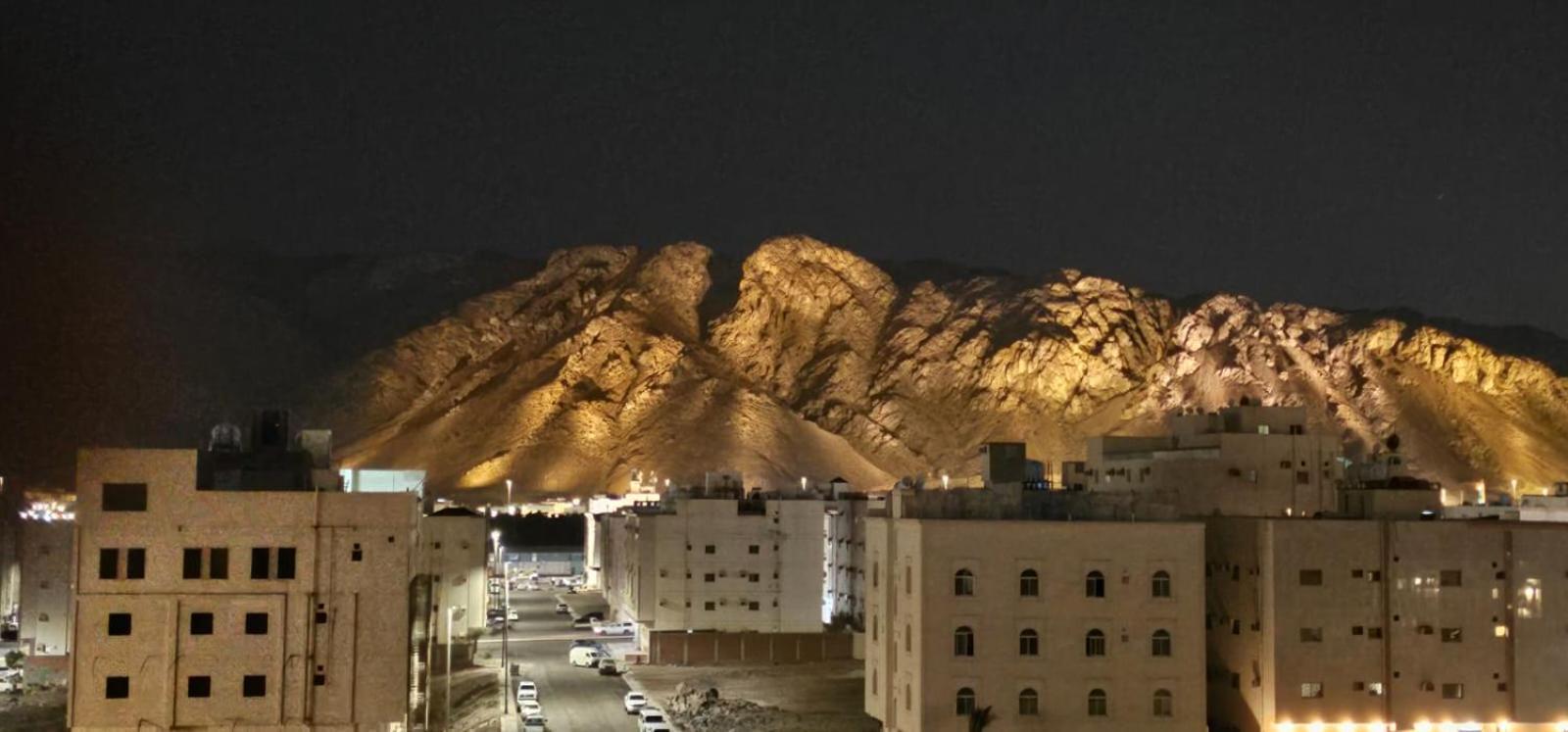 الشقق الفاخرة Modern Apartments Of 3 Bedrooms 5 Minutes To Haram マディーナ エクステリア 写真