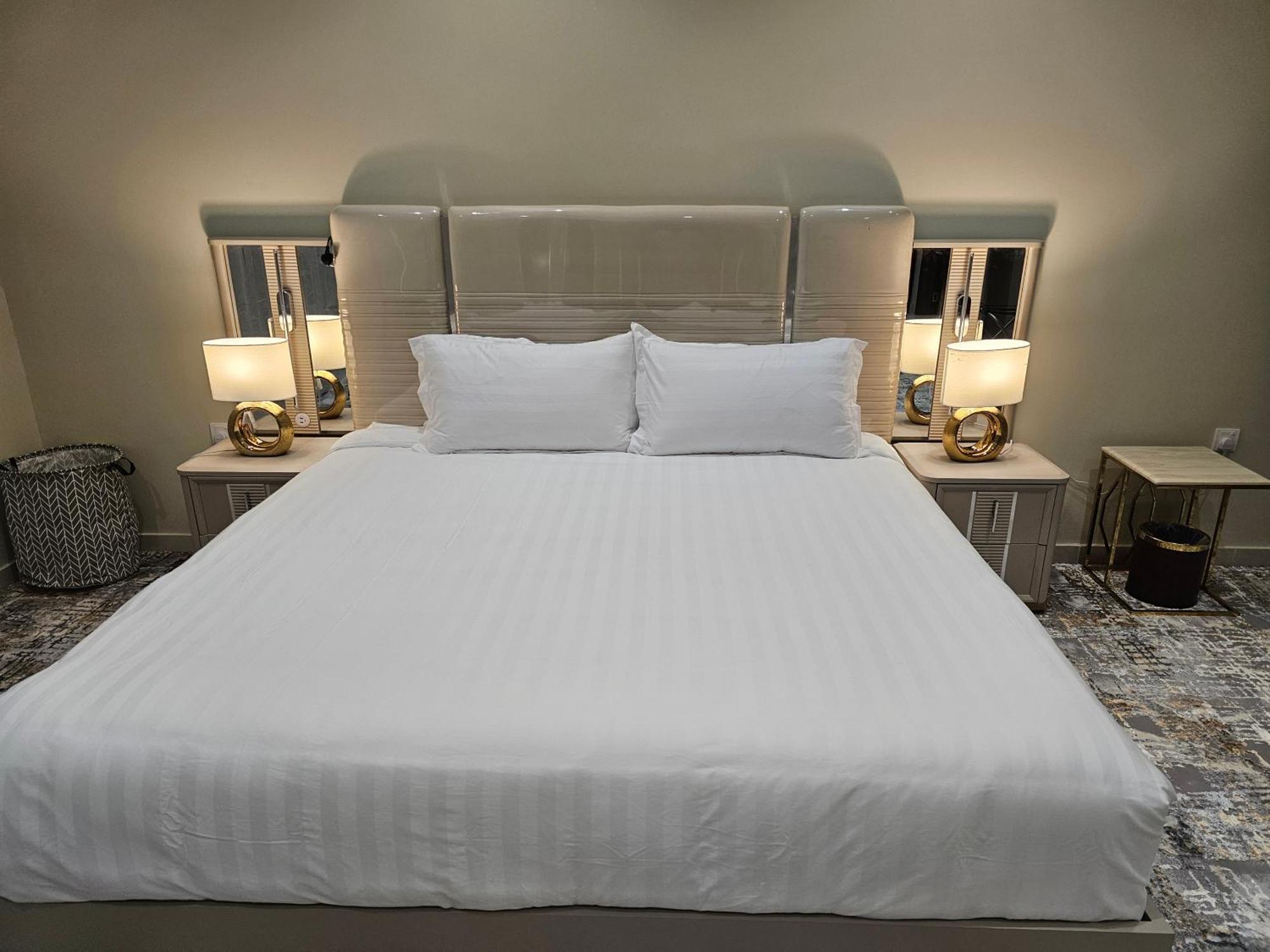 الشقق الفاخرة Modern Apartments Of 3 Bedrooms 5 Minutes To Haram マディーナ エクステリア 写真