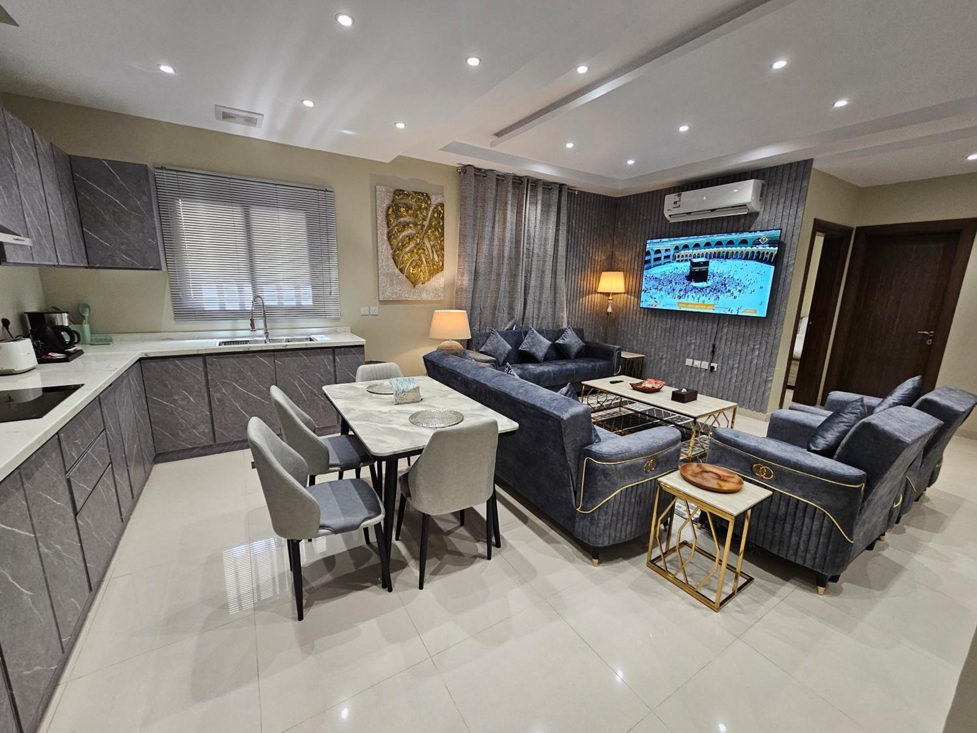 الشقق الفاخرة Modern Apartments Of 3 Bedrooms 5 Minutes To Haram マディーナ エクステリア 写真